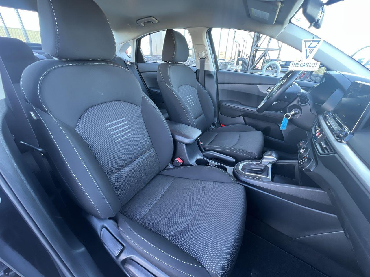 2021 Kia Forte LX FRONT WHEEL DRIVE, HEATED FRONT SEATS, BACK UP CAMERA!! Photo