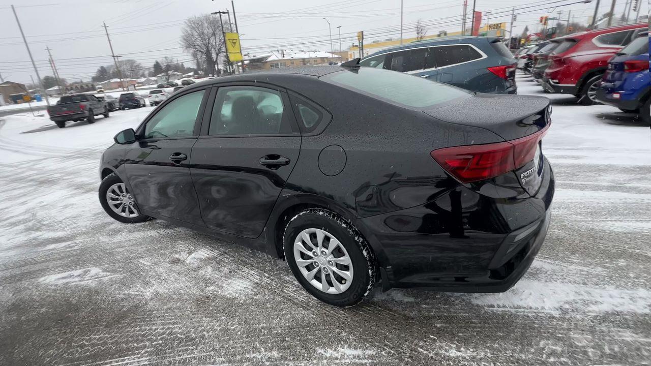 2021 Kia Forte LX FRONT WHEEL DRIVE, HEATED FRONT SEATS, BACK UP CAMERA!! Photo