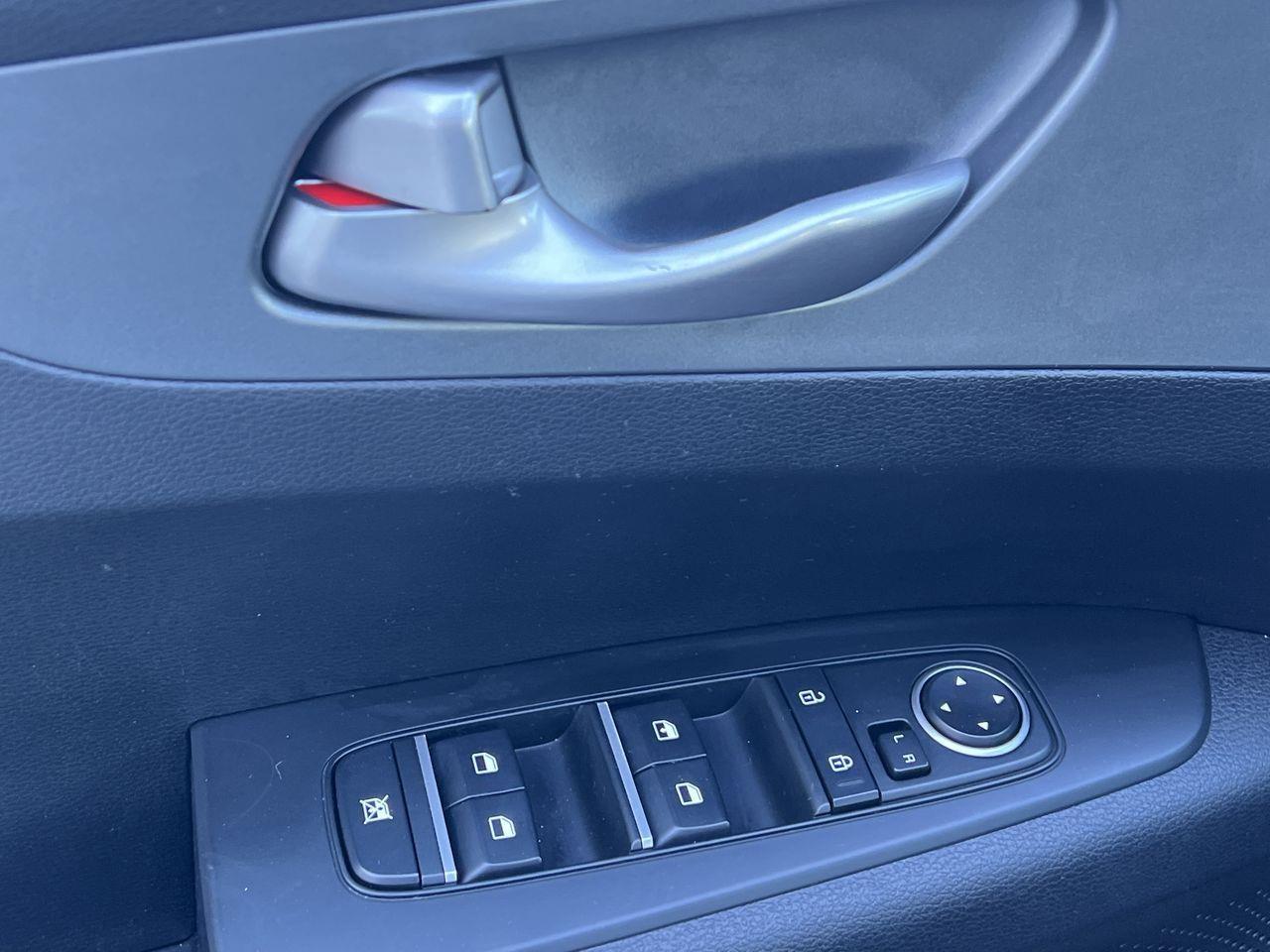 2021 Kia Forte LX FRONT WHEEL DRIVE, HEATED FRONT SEATS, BACK UP CAMERA!! Photo