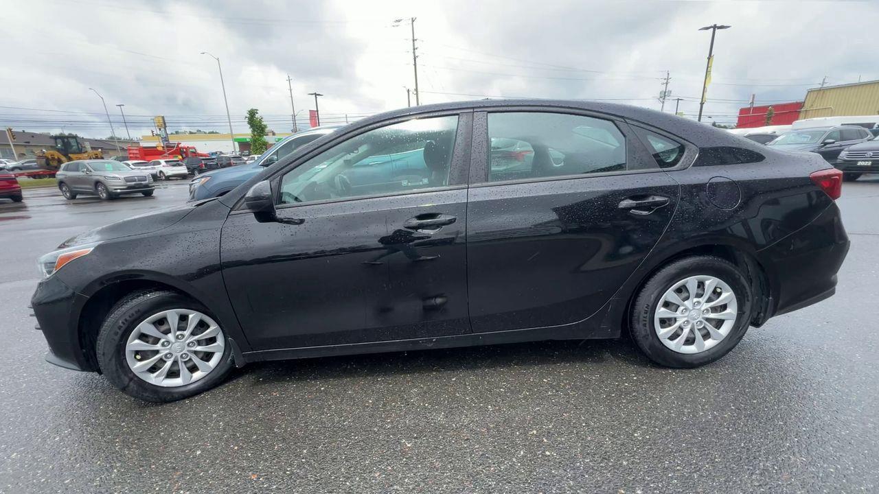 2021 Kia Forte LX FRONT WHEEL DRIVE, HEATED FRONT SEATS, BACK UP CAMERA!! Photo