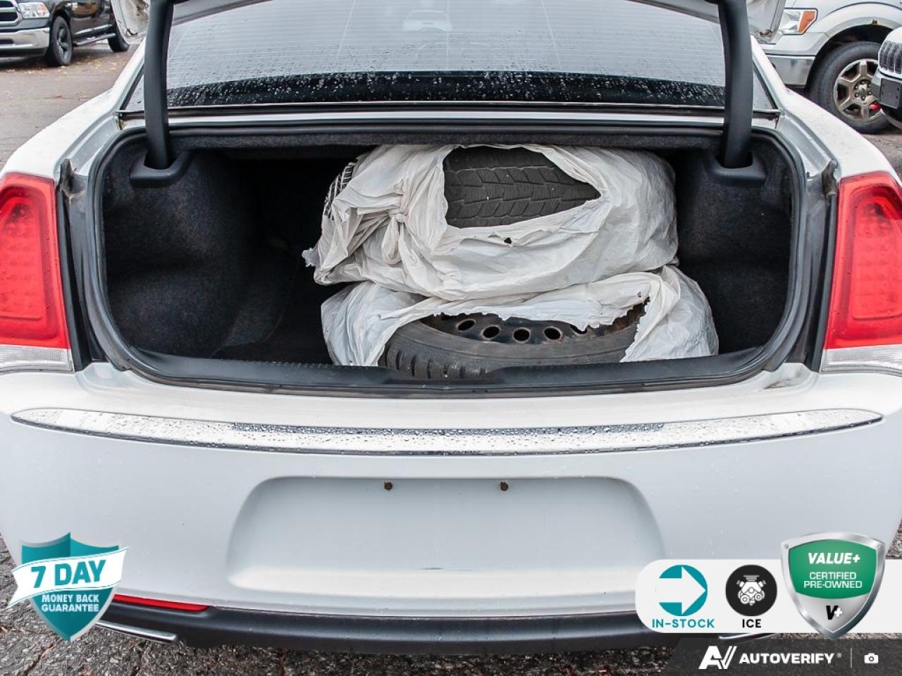 2018 Chrysler 300 Limited HEATED/VENTED LEATHER SEATS | POWER SUNROOF Photo