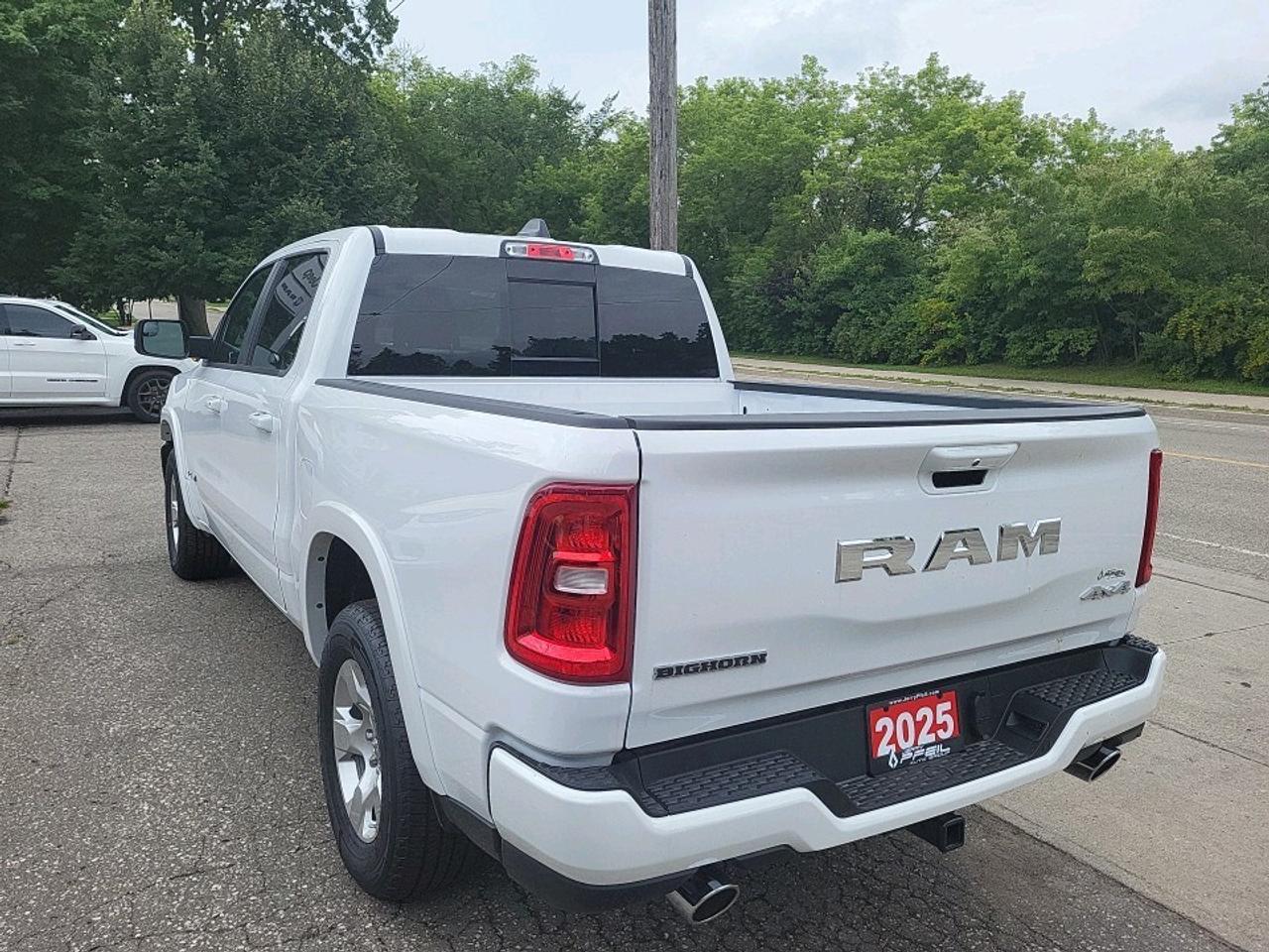 2025 RAM 1500 Big Horn 4x4! CREW CAB! POWER REAR WINDOW! LIKE NEW! Photo