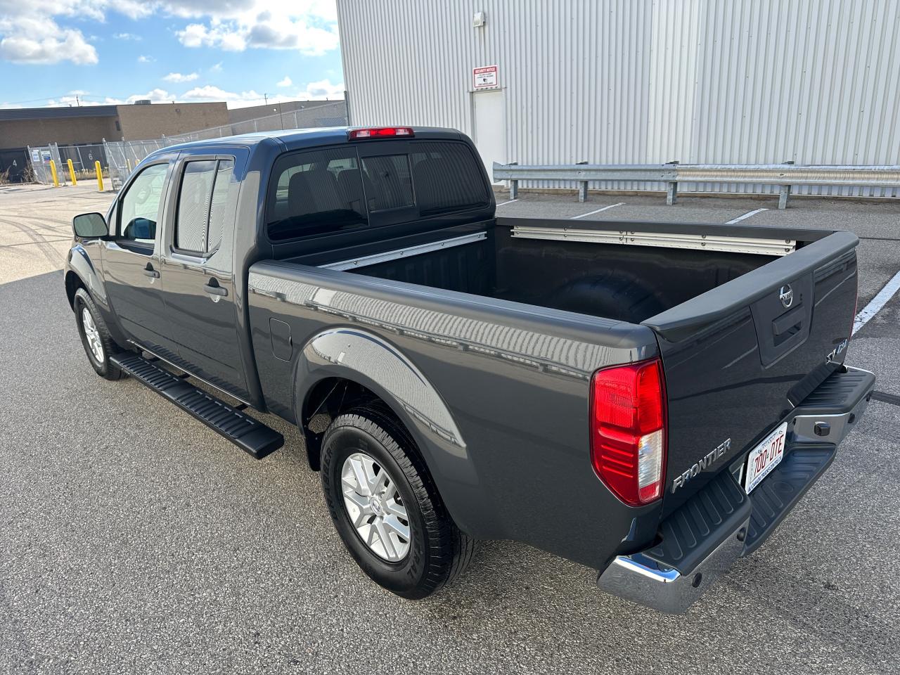 2015 Nissan Frontier SV Long Wheels Base 64264 Kms Photo2