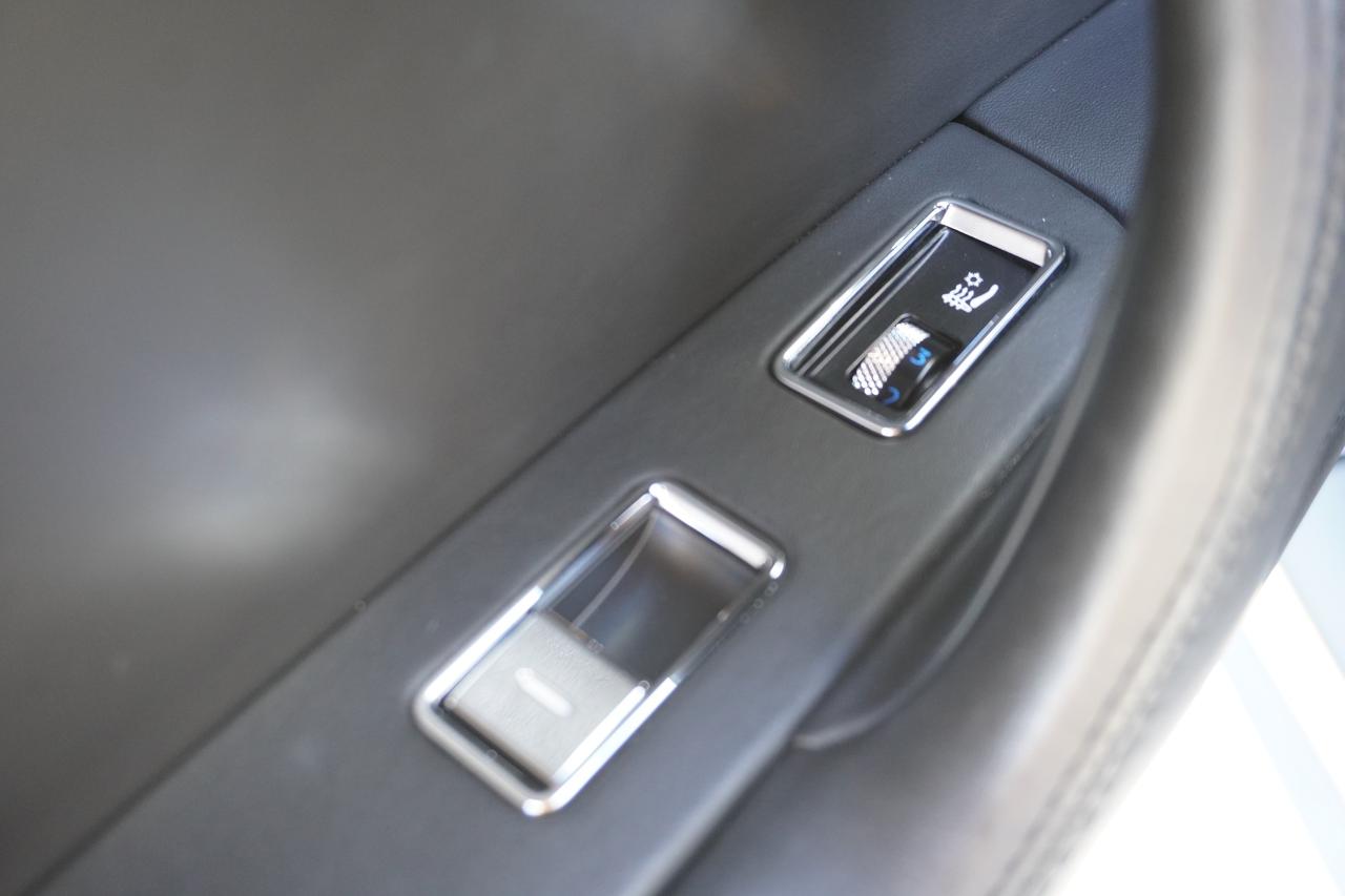 2006 Bentley Continental Flying Spur W12 / EXECUTIVE SEDAN/ LOW KM'S/ NO ACCIDENTS/ AWD Photo