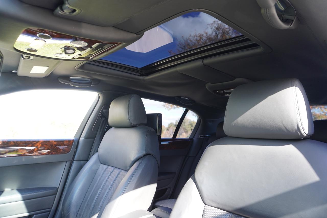 2006 Bentley Continental Flying Spur W12 / EXECUTIVE SEDAN/ LOW KM'S/ NO ACCIDENTS/ AWD Photo