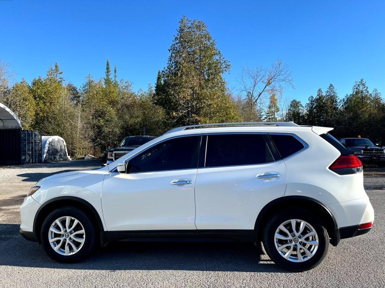 2017 Nissan Rogue SV - Photo #3