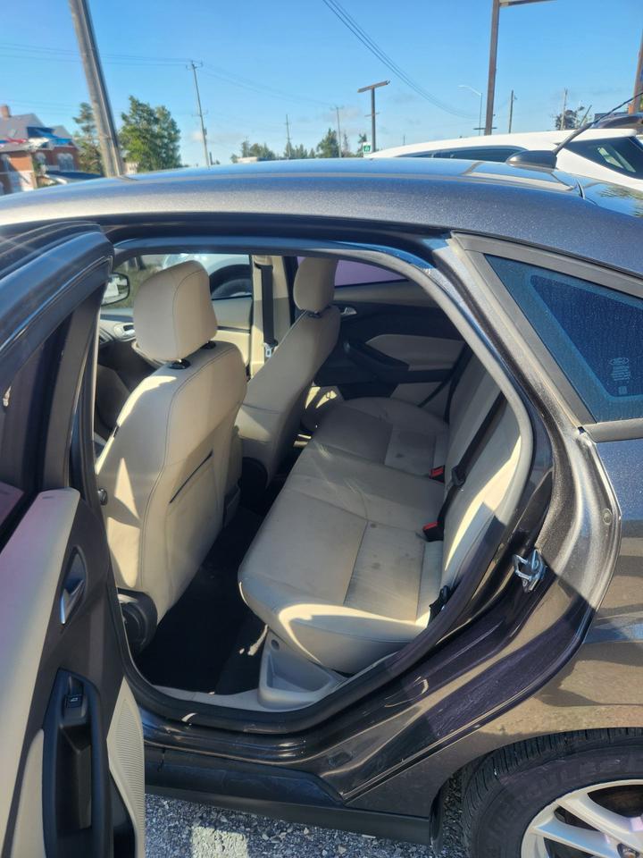 2015 Ford Focus 4DR SDN SE Photo