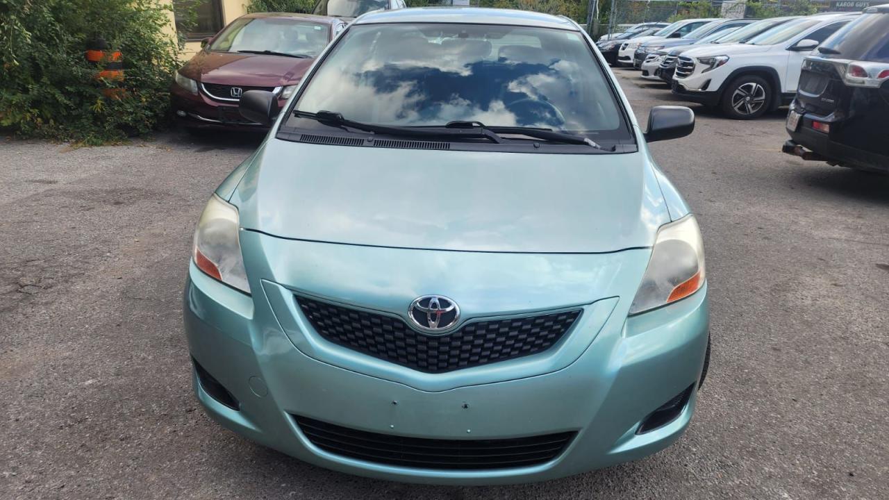 2010 Toyota Yaris  - Photo #2