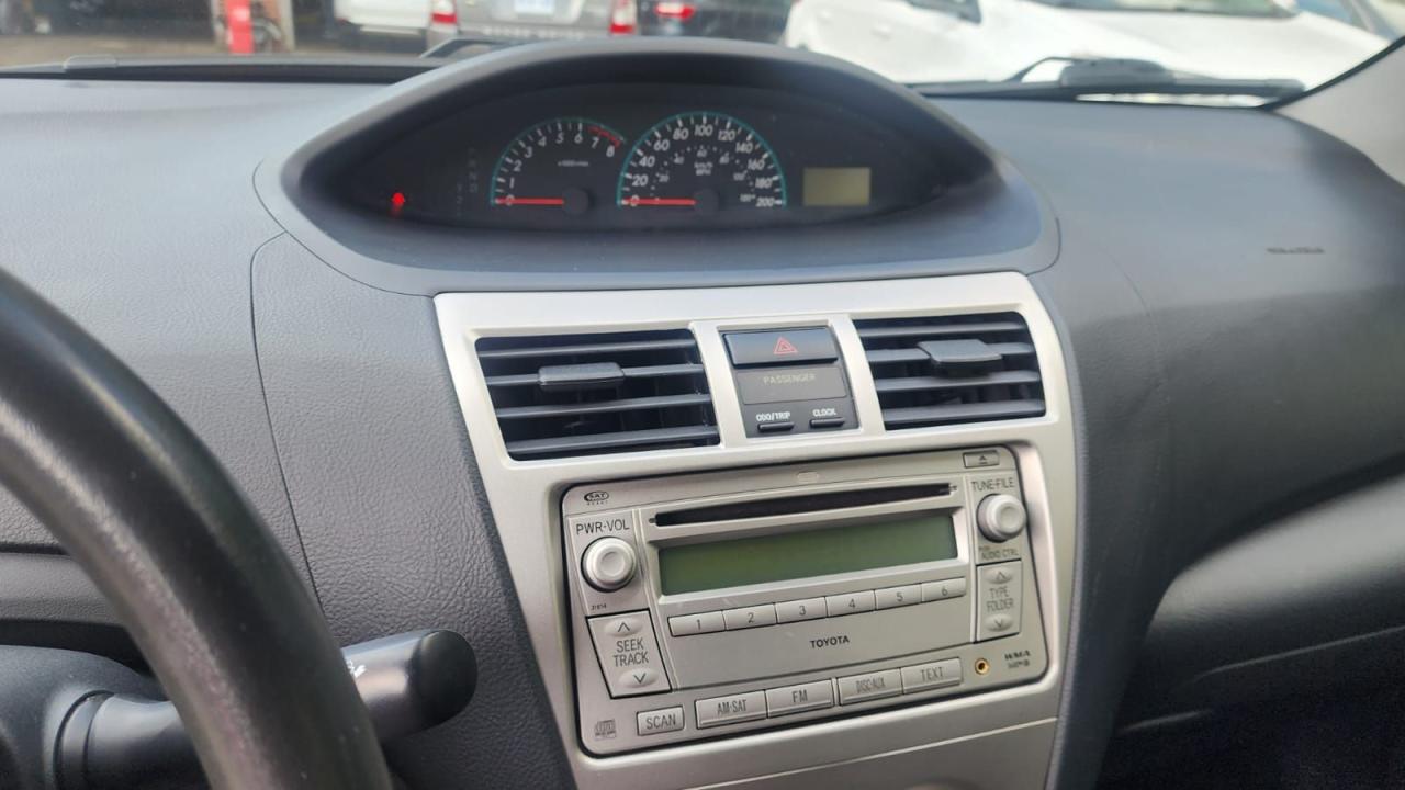 2010 Toyota Yaris  - Photo #7