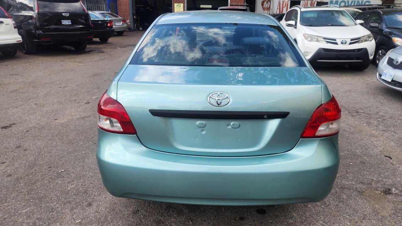 2010 Toyota Yaris  Photo4