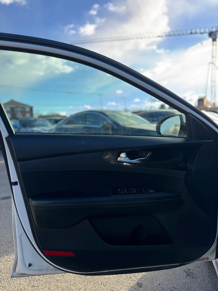 2022 Kia Forte GT-Line - Photo #5