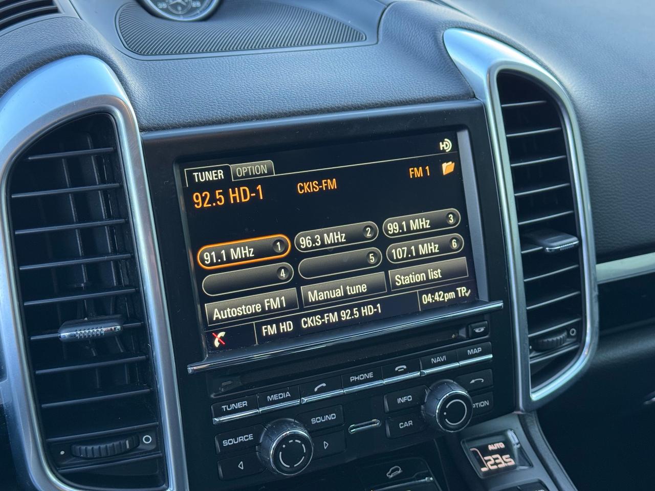 2016 Porsche Cayenne S **CLEAN CARFAX** - Photo #24