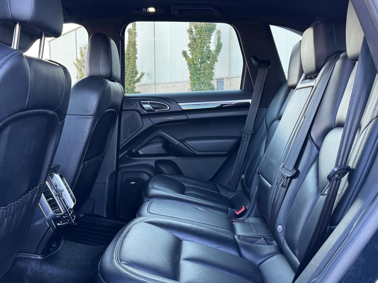 2016 Porsche Cayenne S **CLEAN CARFAX** - Photo #32