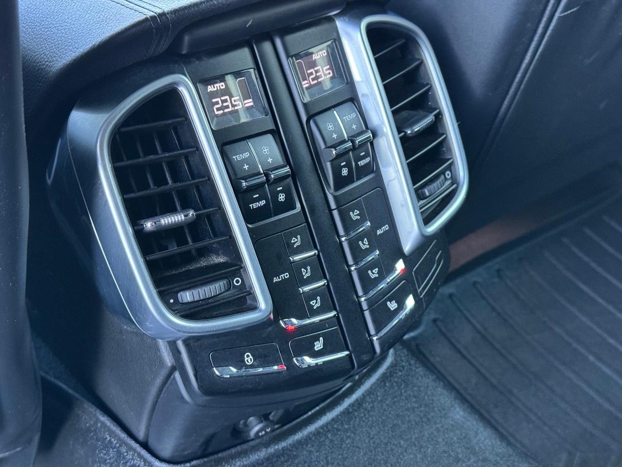 2016 Porsche Cayenne S **CLEAN CARFAX** - Photo #34