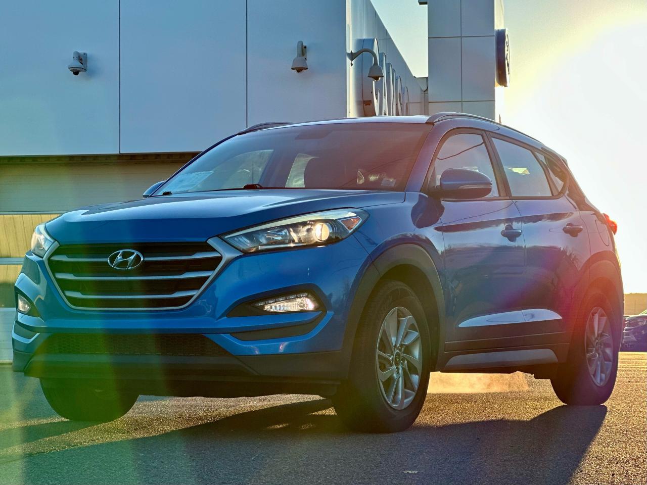 2018 Hyundai PREMIUM PREMIUM AWD W/TWO SETS OF TIRES AND RIMS Photo2