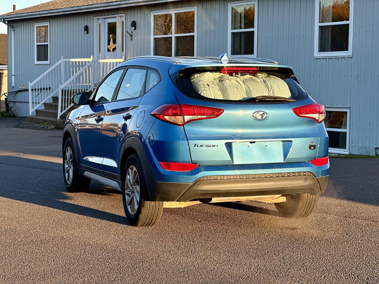 2018 Hyundai PREMIUM PREMIUM AWD W/TWO SETS OF TIRES AND RIMS Photo4