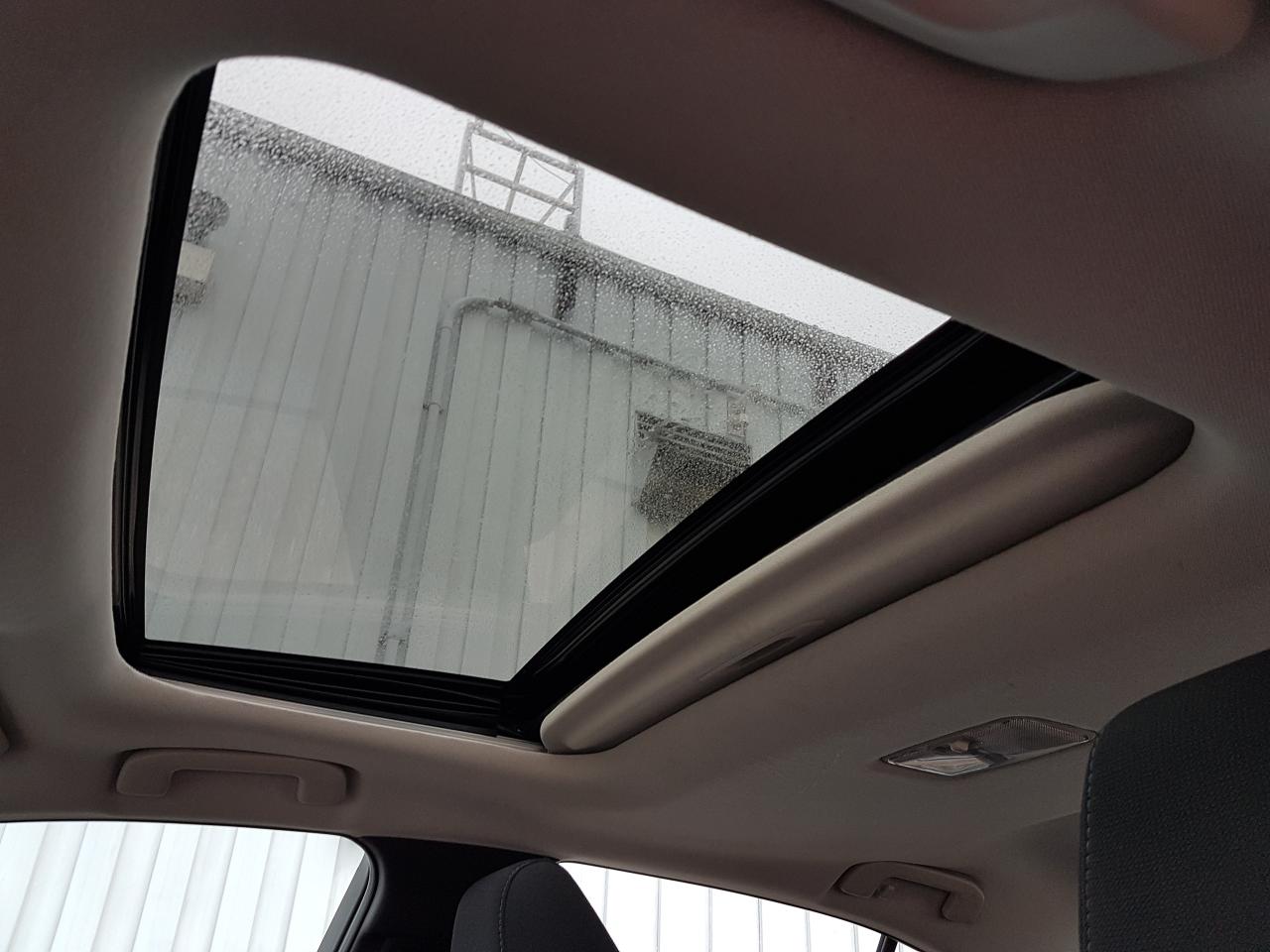 2021 Toyota Corolla LE *SUNROOF* Photo