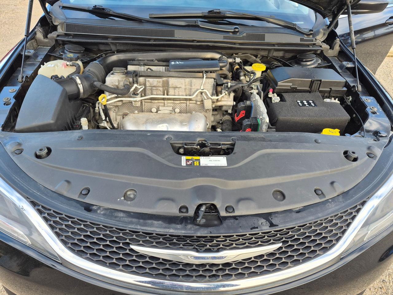 2016 Chrysler 200 LX, Automatic - Photo #5