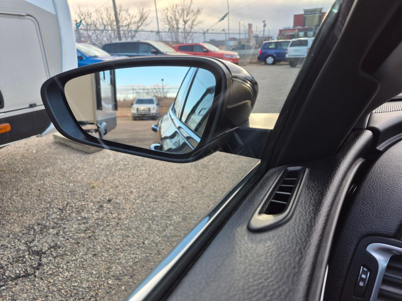 2016 Chrysler 200 LX, Automatic - Photo #9