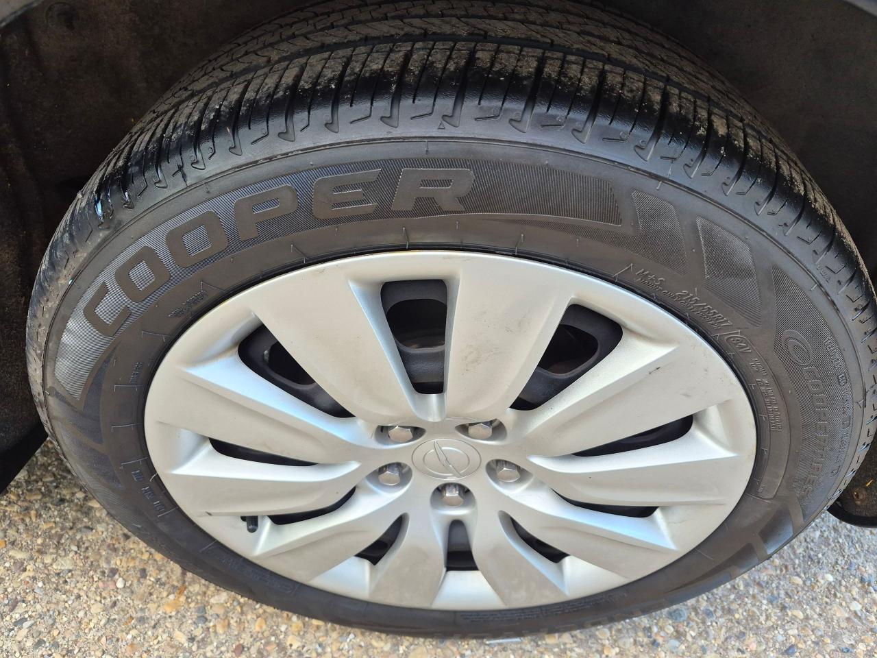 2016 Chrysler 200 LX, Automatic - Photo #11