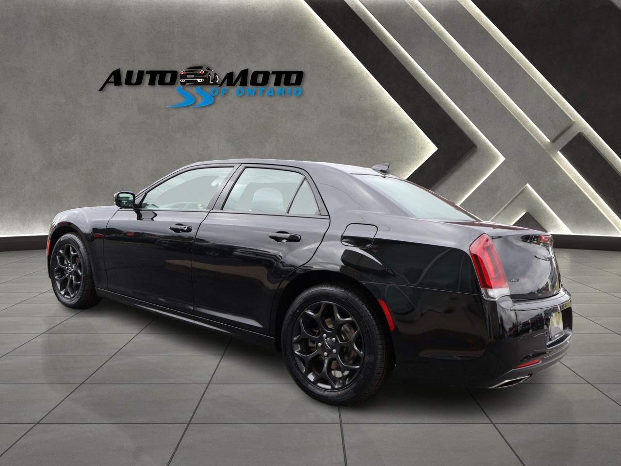 2023 Chrysler 300 TOURING-L AWD CERTIFIED CAMERA NAV BLUETOOTH HEAT/COOL LEATHER PANO ROOF CRUISE ALLOYS - Photo #4