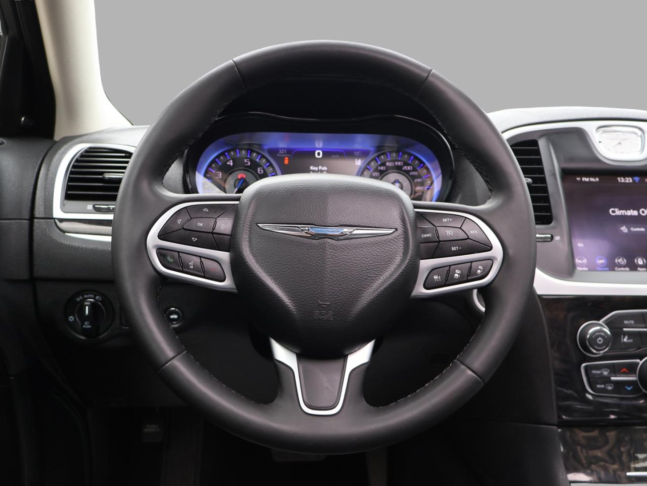 2023 Chrysler 300 TOURING-L AWD CERTIFIED CAMERA NAV BLUETOOTH HEAT/COOL LEATHER PANO ROOF CRUISE ALLOYS - Photo #8