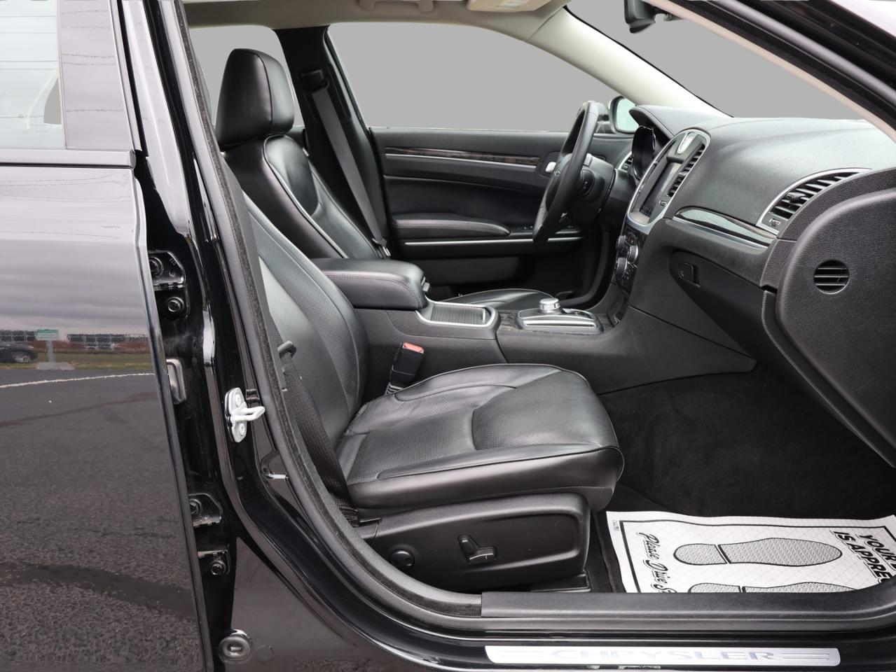 2023 Chrysler 300 TOURING-L AWD CERTIFIED CAMERA NAV BLUETOOTH HEAT/COOL LEATHER PANO ROOF CRUISE ALLOYS - Photo #16