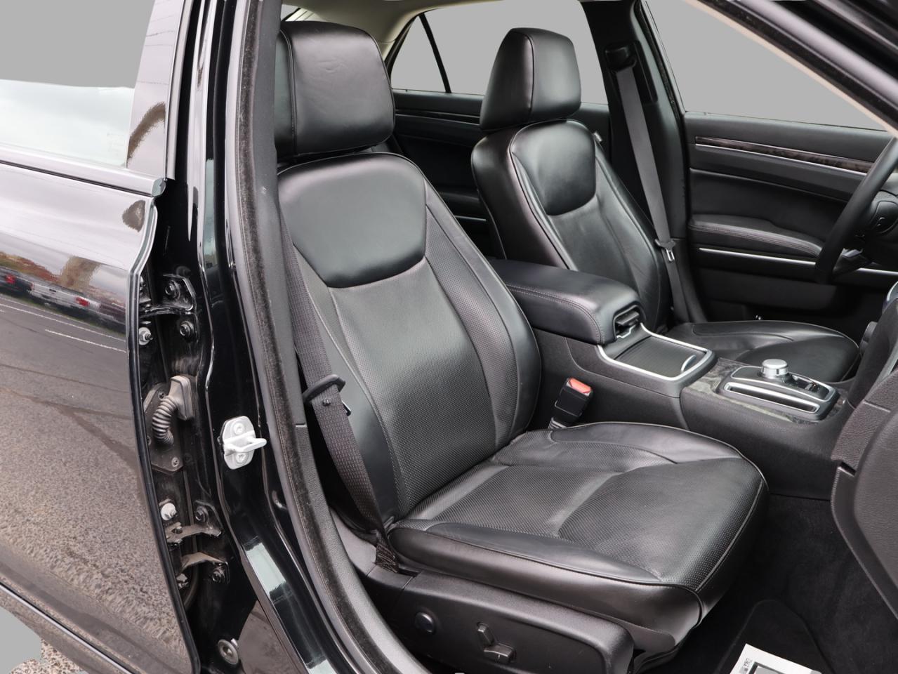 2023 Chrysler 300 TOURING-L AWD CERTIFIED CAMERA NAV BLUETOOTH HEAT/COOL LEATHER PANO ROOF CRUISE ALLOYS - Photo #17