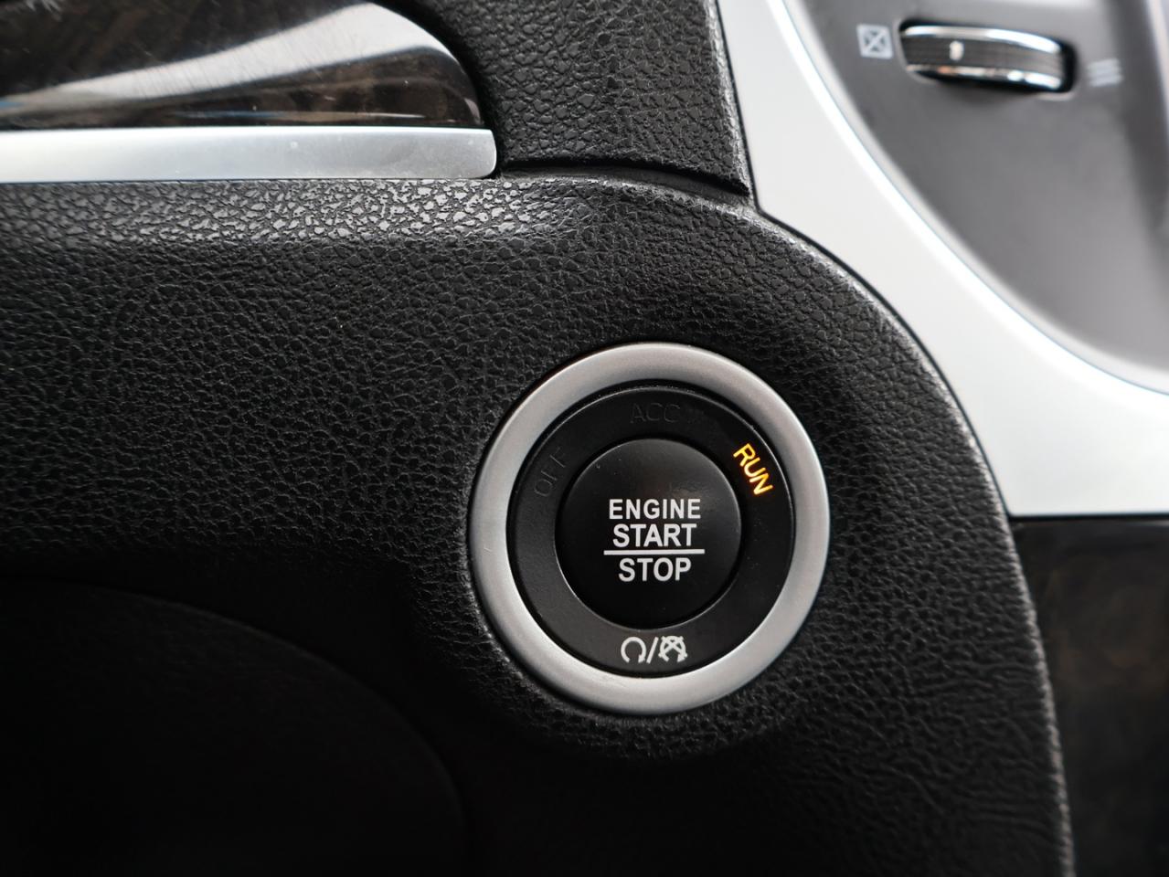 2023 Chrysler 300 TOURING-L AWD CERTIFIED CAMERA NAV BLUETOOTH HEAT/COOL LEATHER PANO ROOF CRUISE ALLOYS - Photo #28