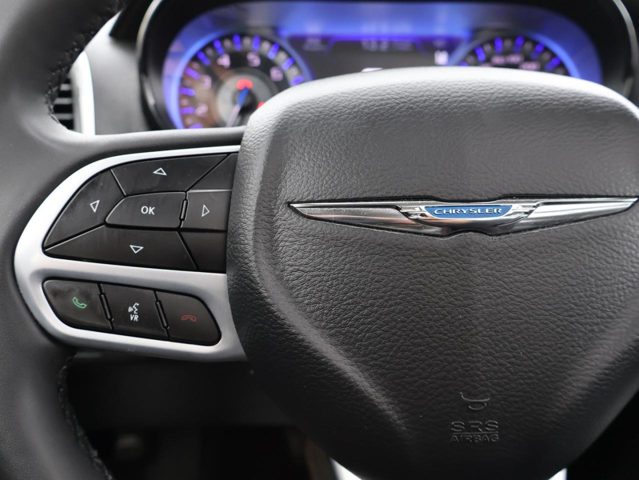 2023 Chrysler 300 TOURING-L AWD CERTIFIED CAMERA NAV BLUETOOTH HEAT/COOL LEATHER PANO ROOF CRUISE ALLOYS - Photo #36