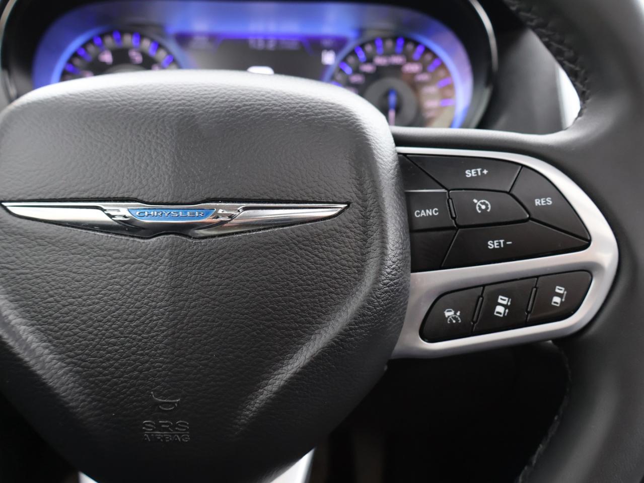 2023 Chrysler 300 TOURING-L AWD CERTIFIED CAMERA NAV BLUETOOTH HEAT/COOL LEATHER PANO ROOF CRUISE ALLOYS - Photo #37