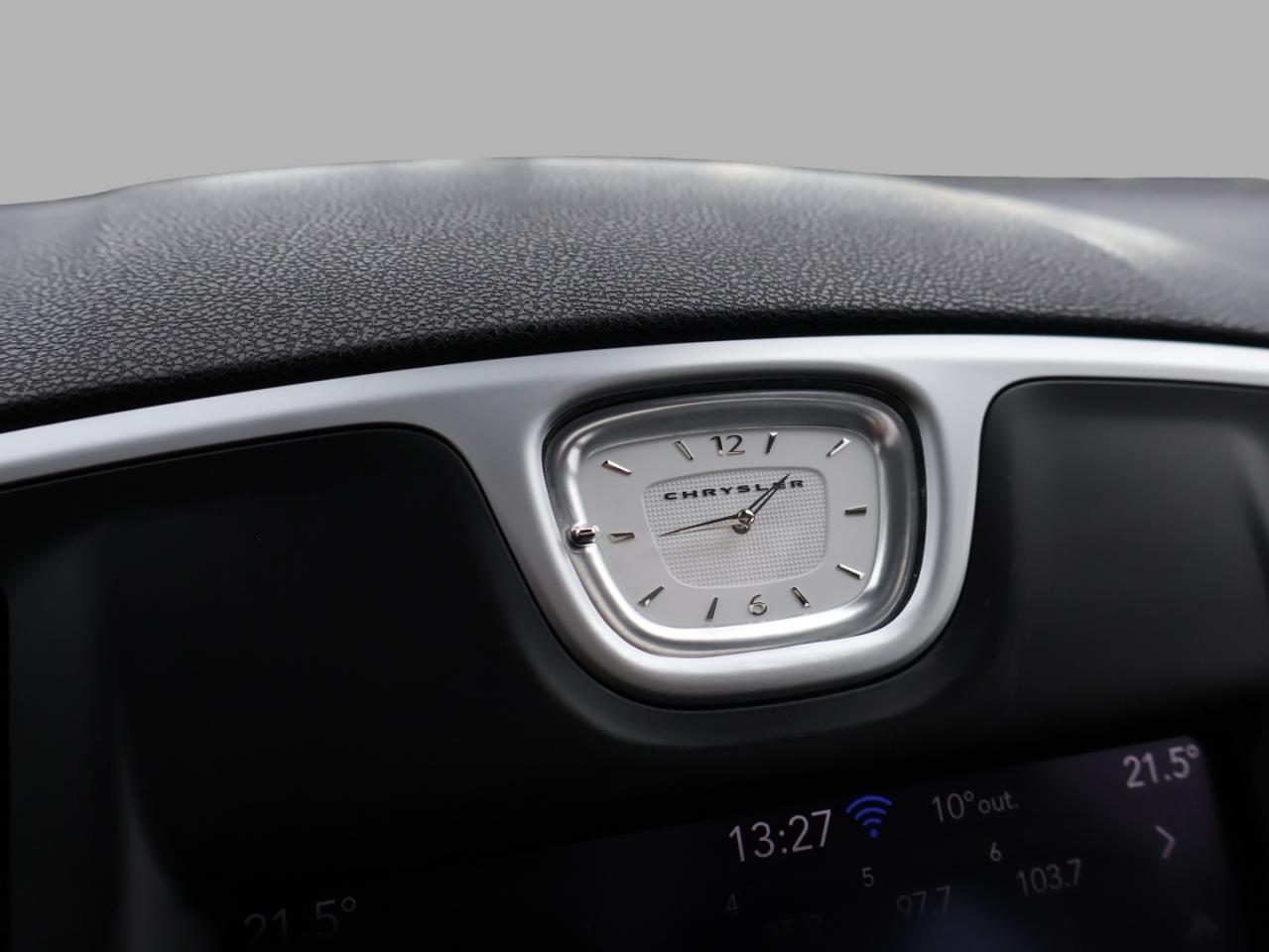 2023 Chrysler 300 TOURING-L AWD CERTIFIED CAMERA NAV BLUETOOTH HEAT/COOL LEATHER PANO ROOF CRUISE ALLOYS - Photo #39