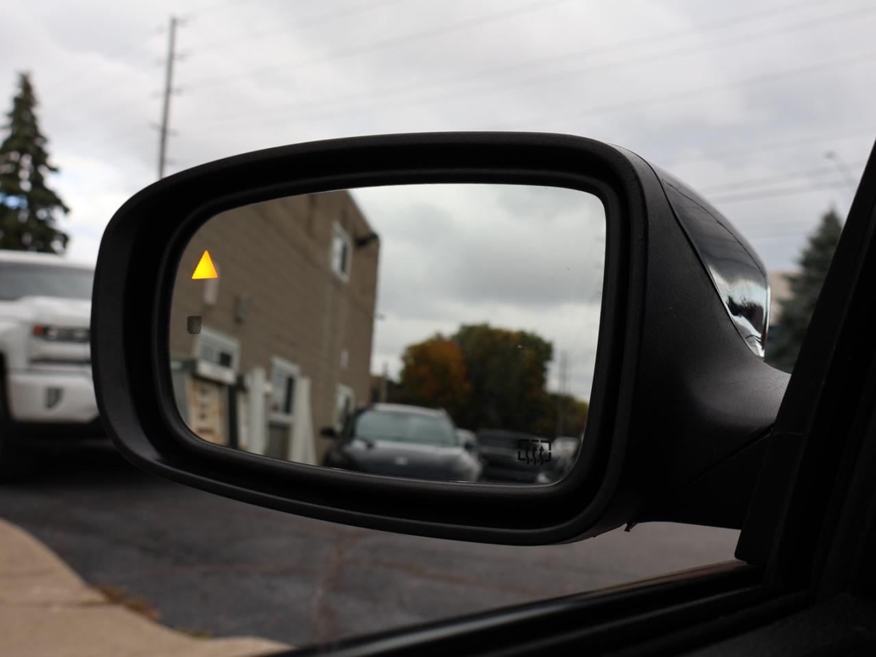 2023 Chrysler 300 TOURING-L AWD CERTIFIED CAMERA NAV BLUETOOTH HEAT/COOL LEATHER PANO ROOF CRUISE ALLOYS - Photo #40
