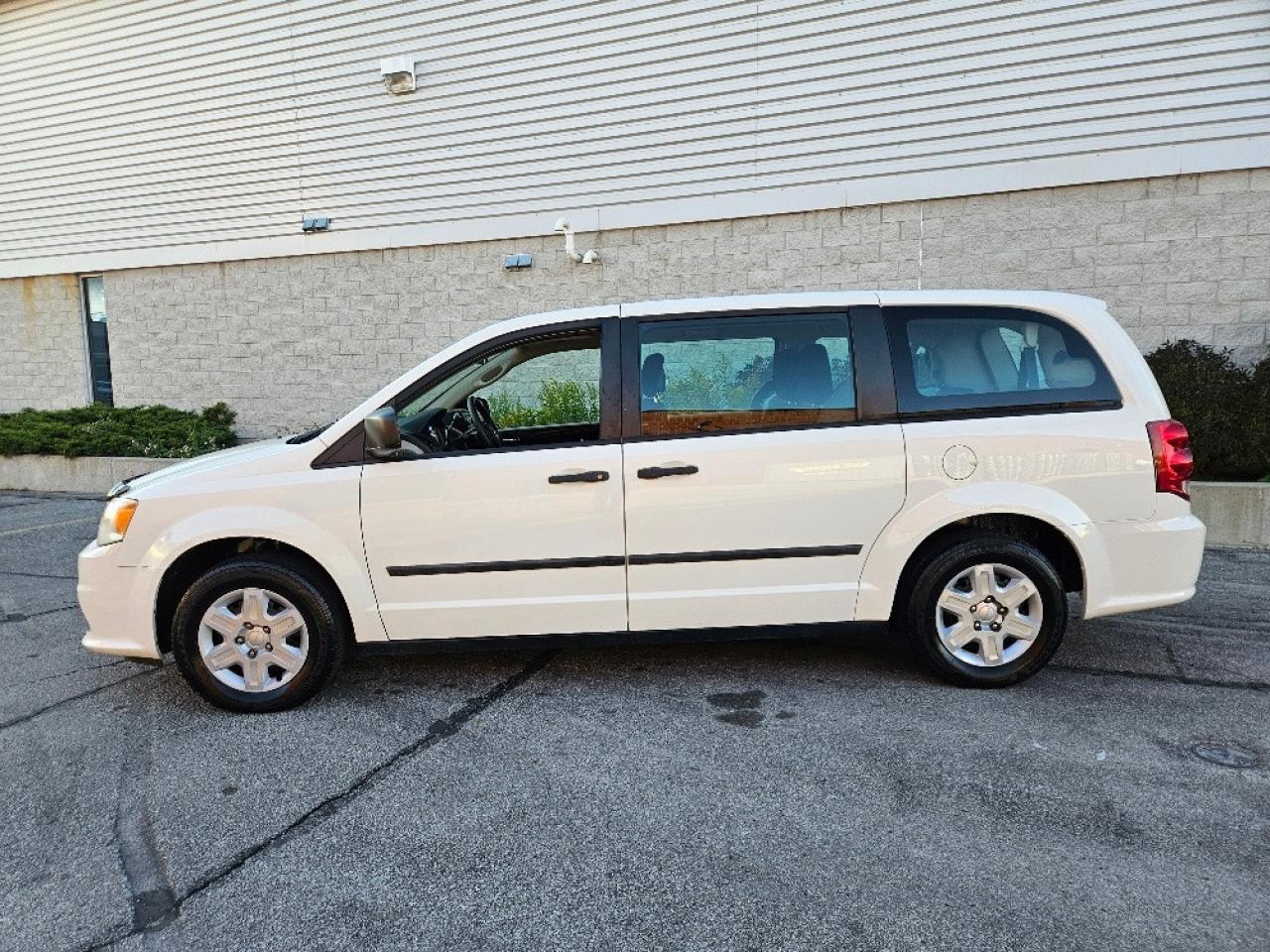 2013 Dodge Grand Caravan SE-ONLY 83000KM-CERTIFIED Photo