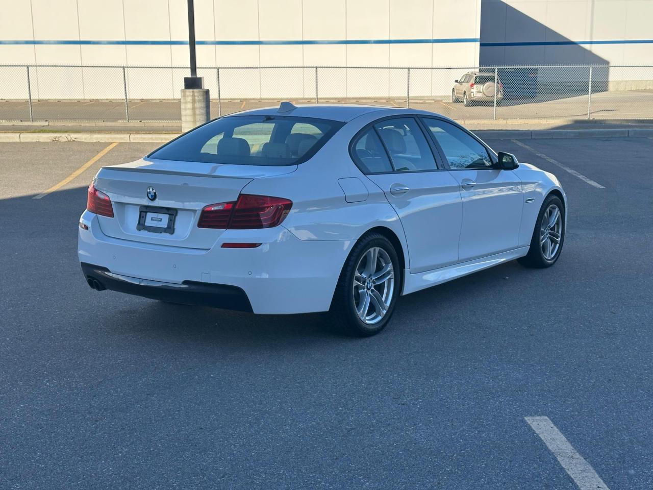 2014 BMW 528 i xDrive | DEMO SPECIAL Photo3