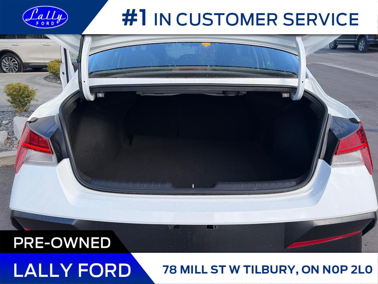 2025 Hyundai Elantra Luxury Only 16,638 kms, Like New!! Photo