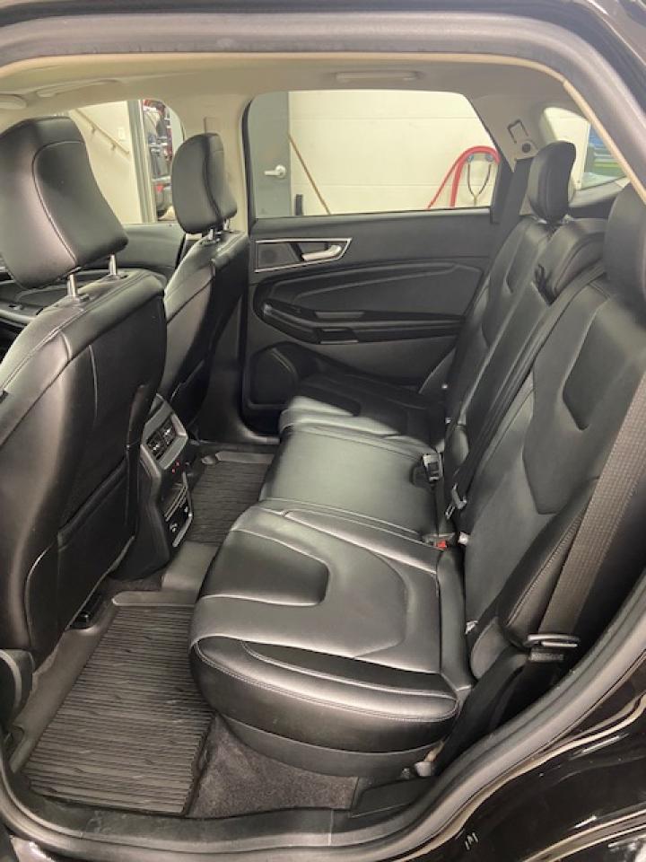 2022 Ford Edge Titanium Photo