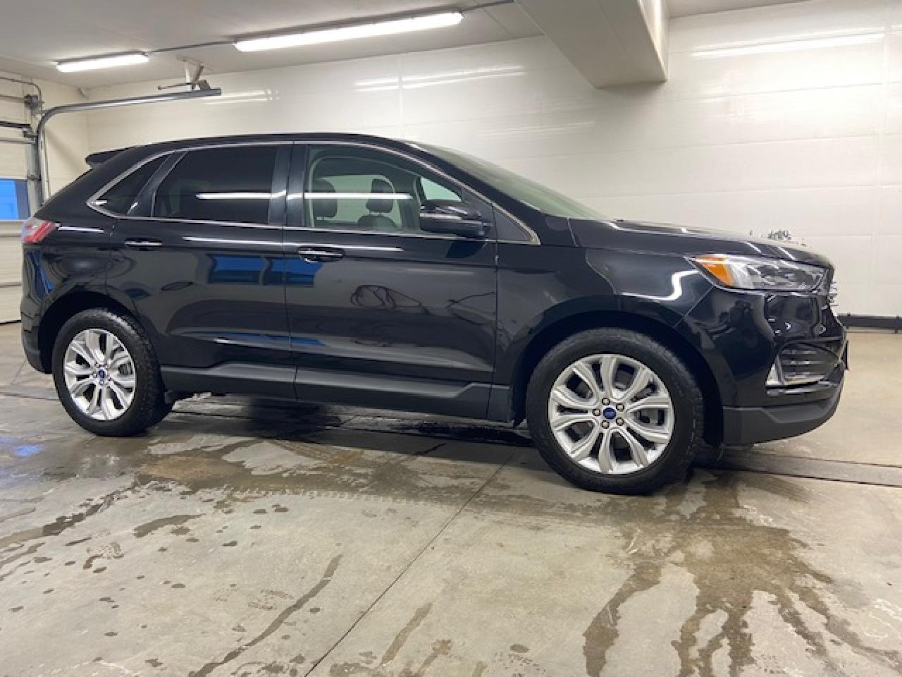 2022 Ford Edge Titanium Photo