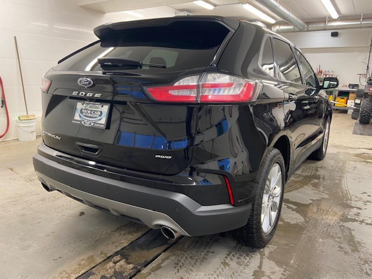 2022 Ford Edge Titanium Photo