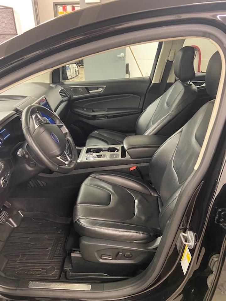 2022 Ford Edge Titanium Photo