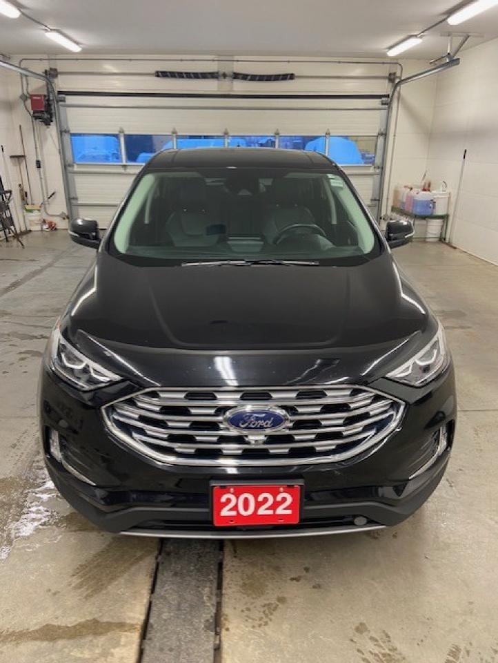 2022 Ford Edge Titanium Photo