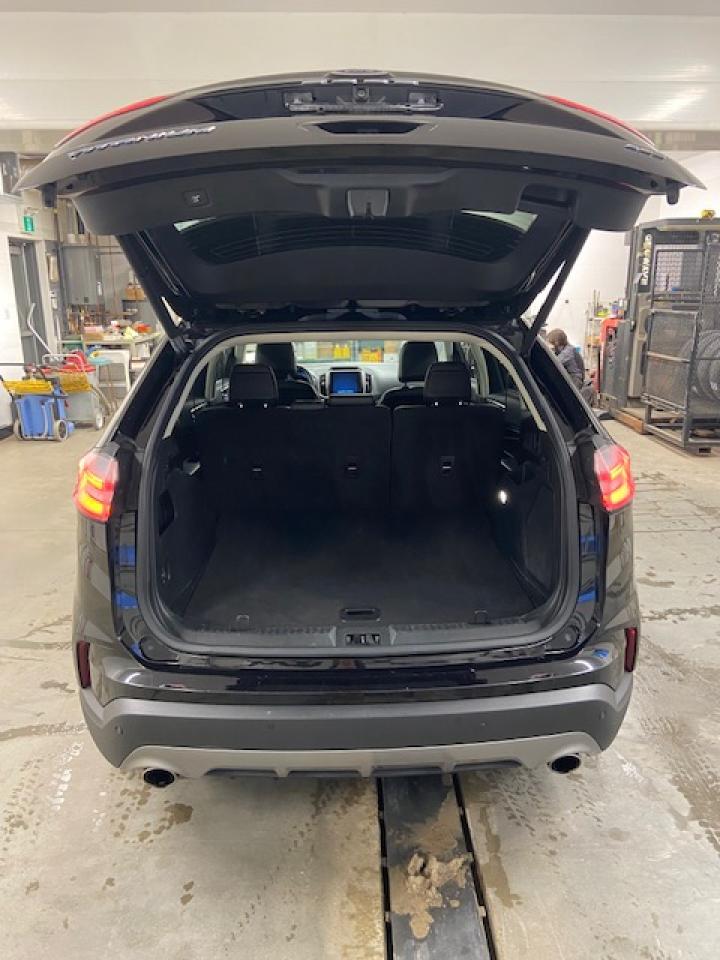 2022 Ford Edge Titanium Photo