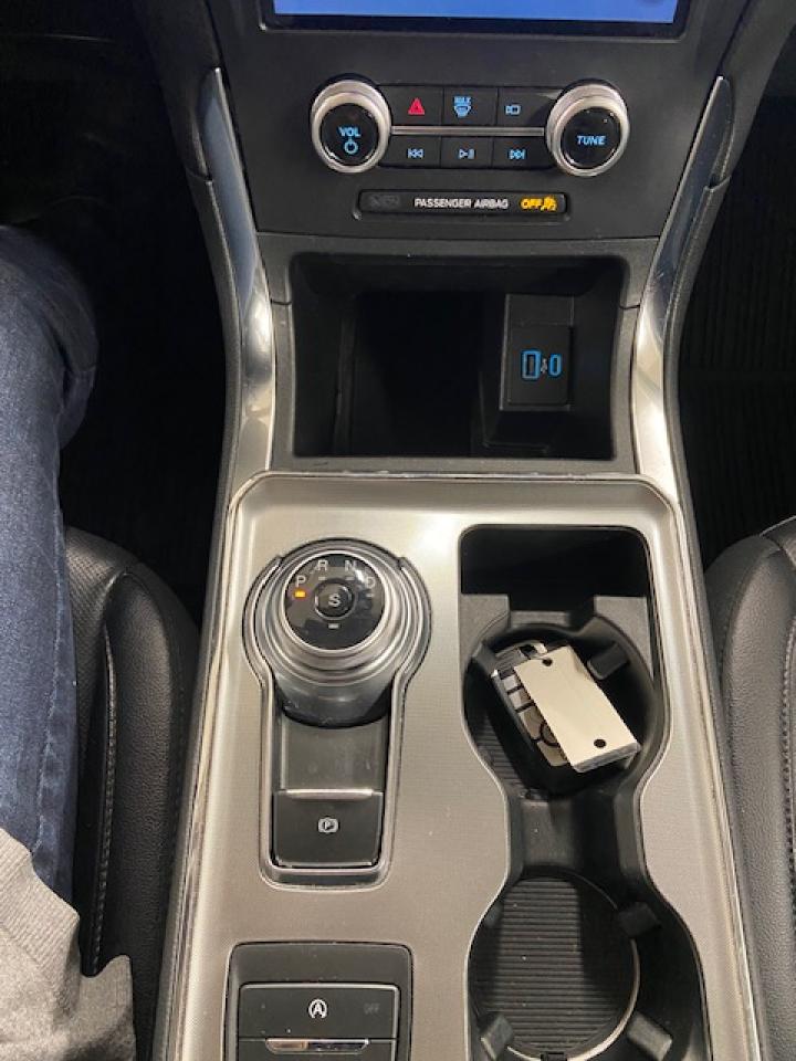 2022 Ford Edge Titanium Photo