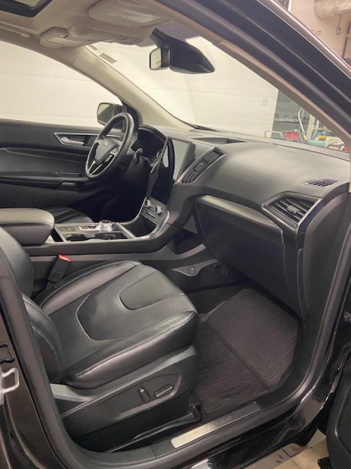 2022 Ford Edge Titanium Photo