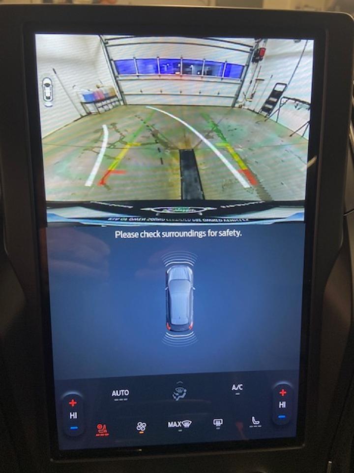 2022 Ford Edge Titanium Photo