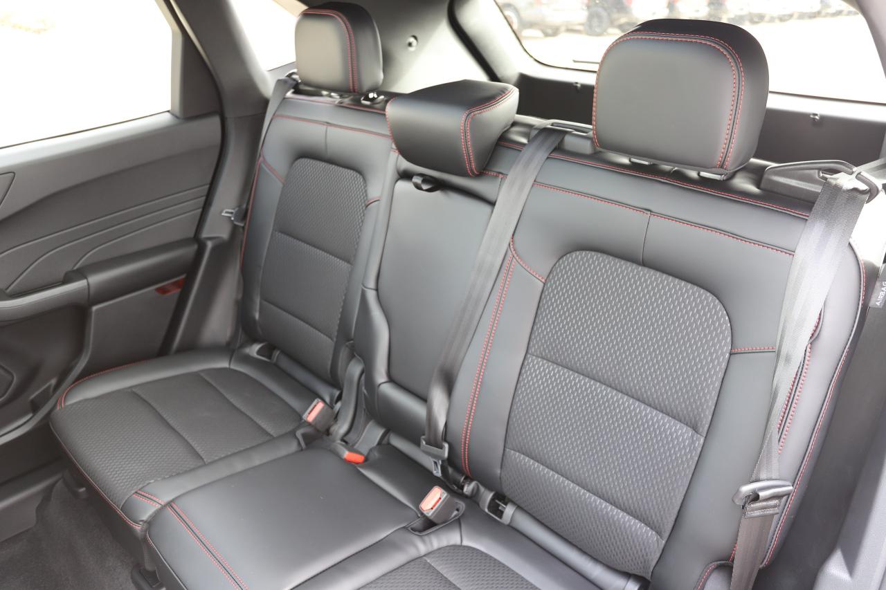 2026 Ford Escape ST-Line AWD Photo