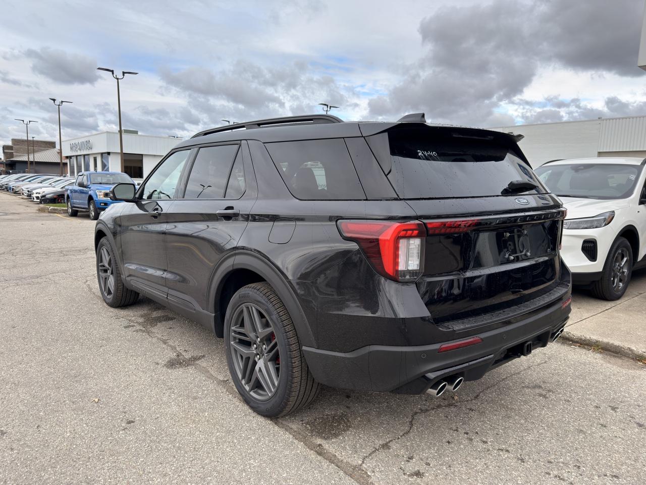 2026 Ford Explorer ST Photo3