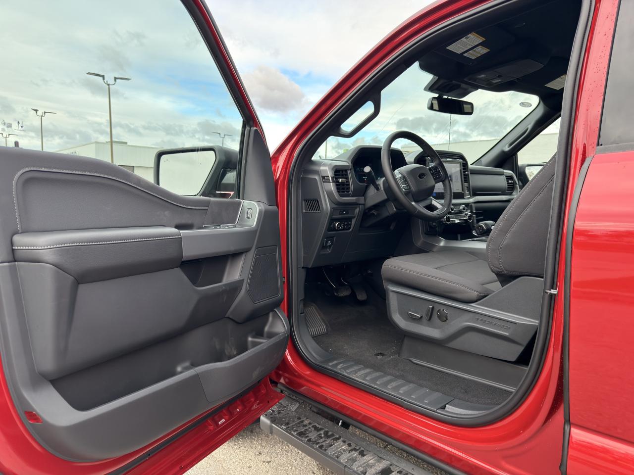 2025 Ford F-150 XLT Photo