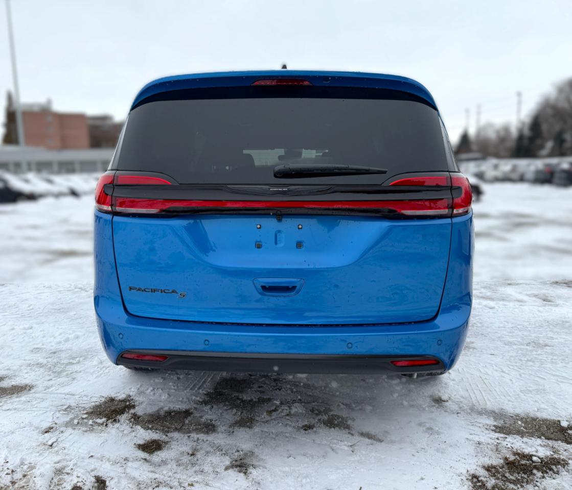 2026 Chrysler Pacifica Select FWD Photo