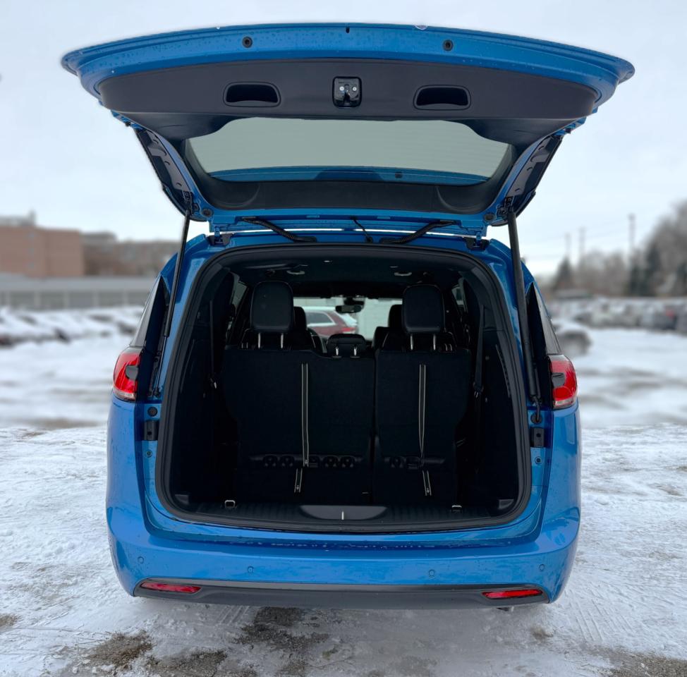 2026 Chrysler Pacifica Select FWD Photo